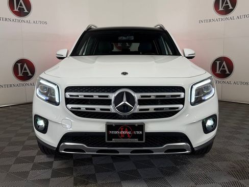 Used 2022 Mercedes-Benz GLB 250 4MATIC w/ Premium Package Lite image 2