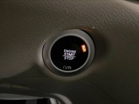 Used 2021 Chrysler Voyager Lxi FWD image 34