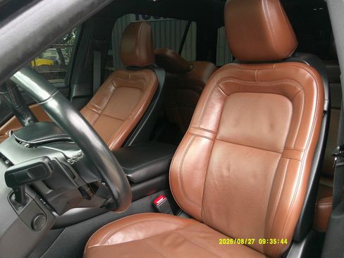 Used 2023 Lincoln Aviator Reserve w/ Equipment Group 201A RWD image 10