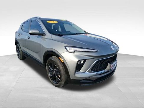 Used 2024 Buick Encore GX Sport Touring image 4