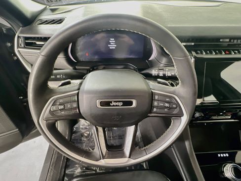 Used 2023 Jeep Grand Cherokee Altitude AWD/4WD image 11