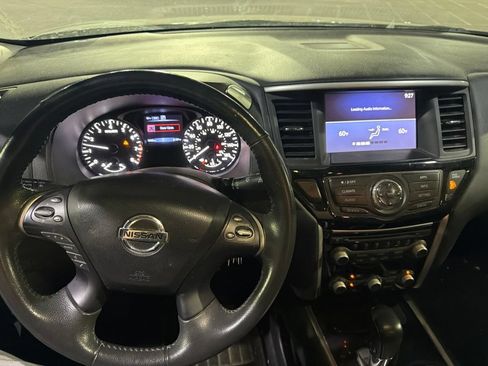 Used 2018 Nissan Pathfinder SV AWD/4WD image 7