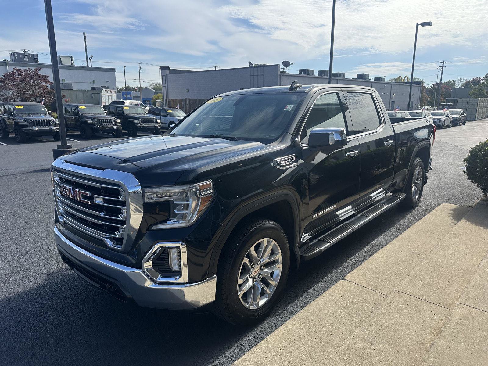 Used 2019 GMC Sierra 1500 SLT w/ SLT Premium Package AWD/4WD image 7