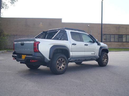Used 2024 Toyota Tacoma Trailhunter HV 4x4 4dr Double image 12