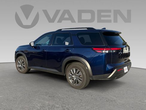 Used 2025 Nissan Pathfinder SV FWD image 21