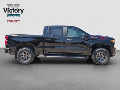 Used 2019 Chevrolet Silverado 1500 Custom Trail Boss w/ Custom Convenience Package AWD/4WD image 17