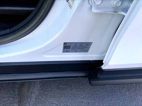 Used 2023 Chevrolet Equinox LT image 34