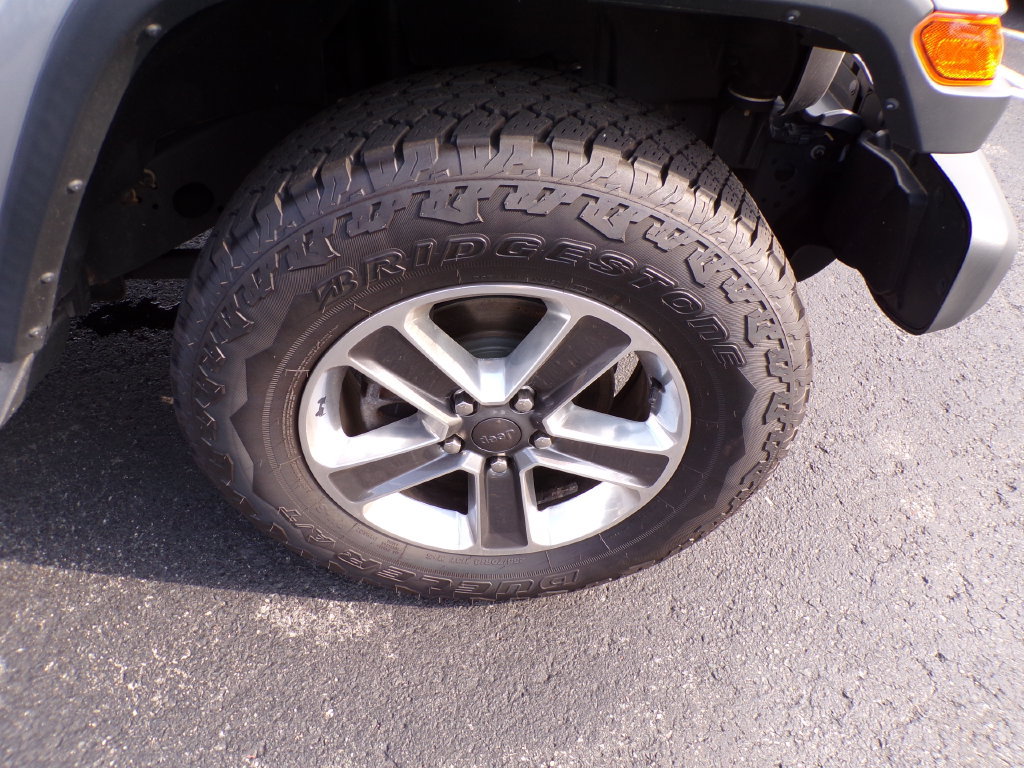 Used 2021 Jeep Wrangler Unlimited Sahara AWD/4WD image 5