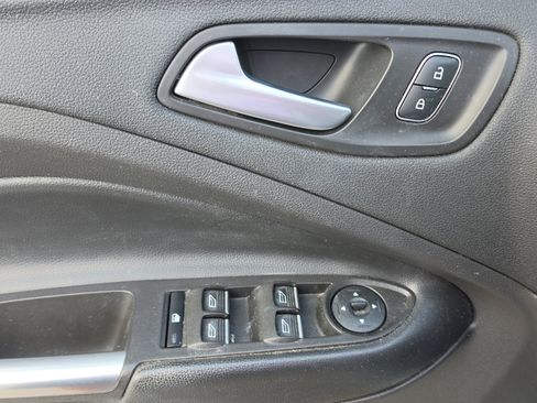 Used 2019 Ford Escape SE FWD image 11