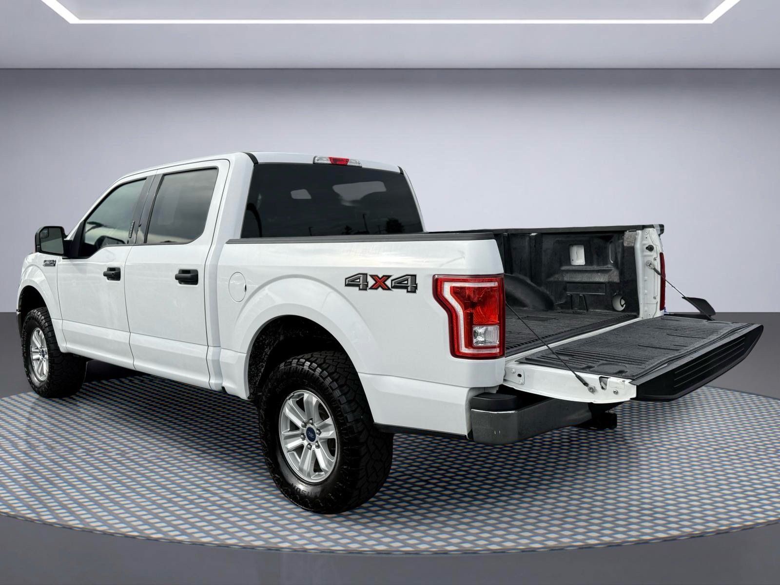Used 2016 Ford F150 XLT AWD/4WD image 9