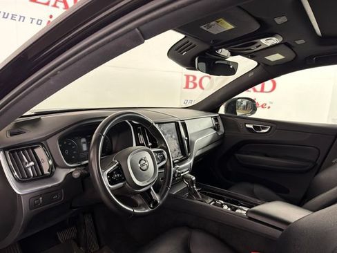 Used 2020 Volvo XC60 T5 Momentum FWD image 12