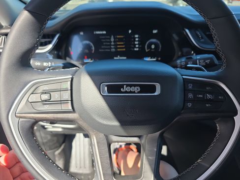 Used 2023 Jeep Grand Cherokee L Limited w/ Luxury Tech Group II AWD/4WD image 22