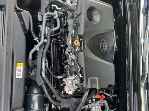 Used 2025 Toyota Camry LE image 32