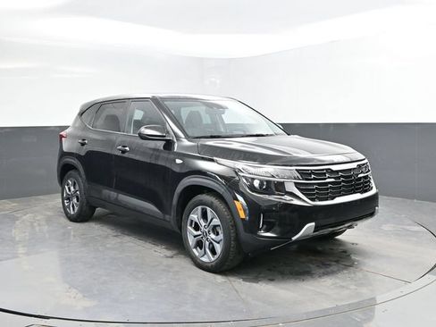 Used 2024 Kia Seltos LX AWD/4WD image 6