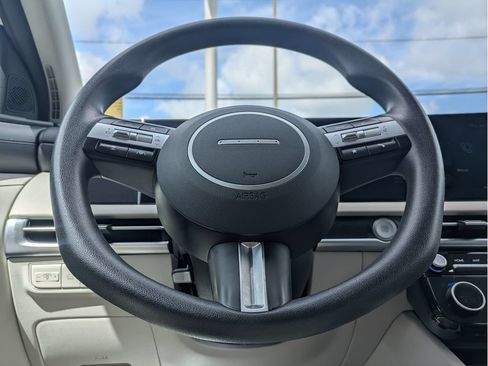 Used 2025 Hyundai Tucson SEL FWD image 19