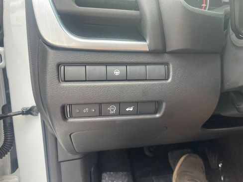 Used 2025 Nissan Rogue SV AWD/4WD image 18