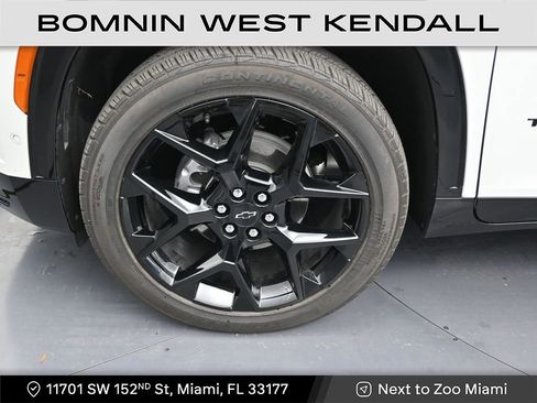 Used 2025 Chevrolet Traverse RS image 9