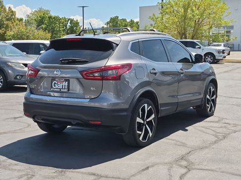 Used 2022 Nissan Rogue Sport SL FWD image 3