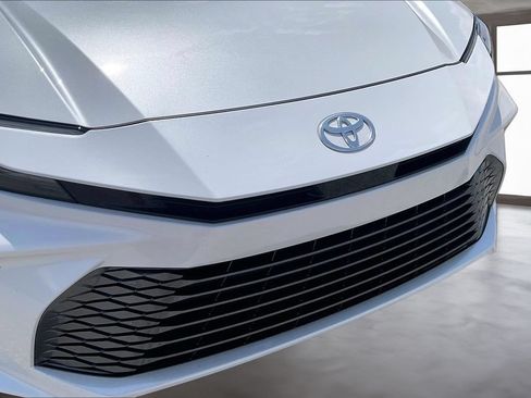 Used 2025 Toyota Camry XLE FWD image 30