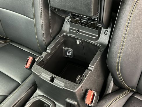 Used 2025 Jeep Wrangler Unlimited Sahara image 27