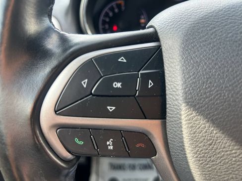 Used 2021 Jeep Grand Cherokee Laredo AWD/4WD image 31