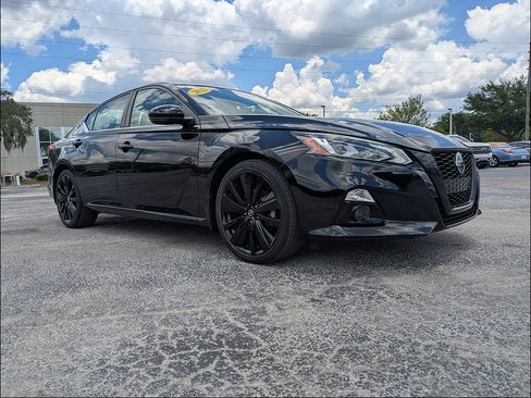 Used 2022 Nissan Altima 2.5 SR w/ Midnight Edition Package FWD image 2