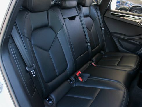 Used 2020 Porsche Macan AWD/4WD image 23
