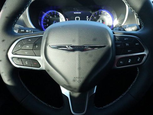 New 2026 Chrysler Pacifica Select image 3