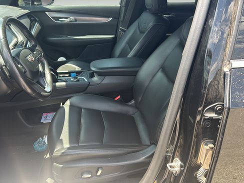 Used 2022 Cadillac XT6 Luxury FWD image 9