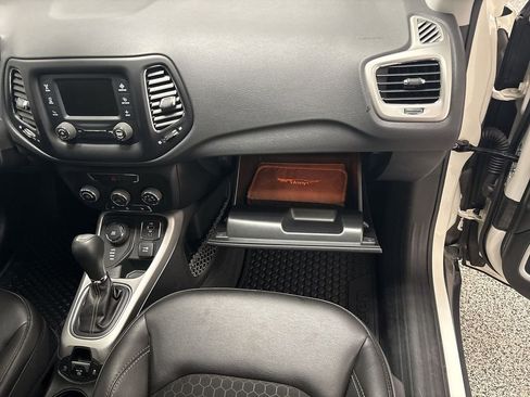 Used 2018 Jeep Compass Latitude w/ Cold Weather Group image 19