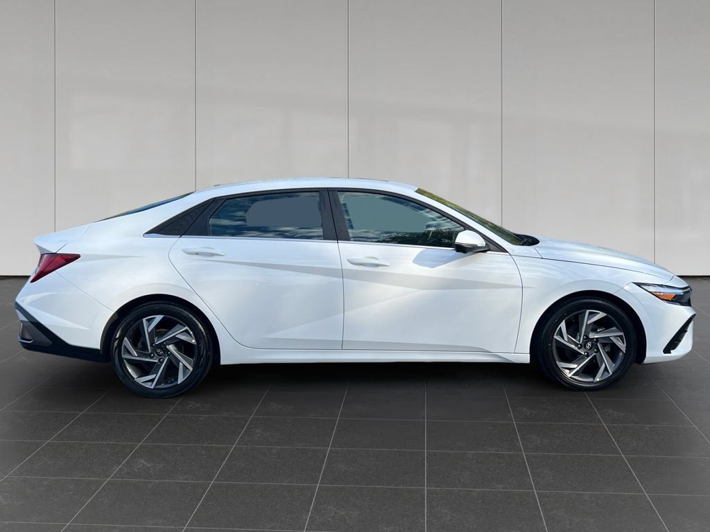 Used 2024 Hyundai Elantra Limited FWD image 6