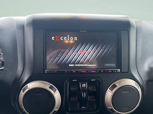 Used 2016 Jeep Wrangler Unlimited Sahara image 16