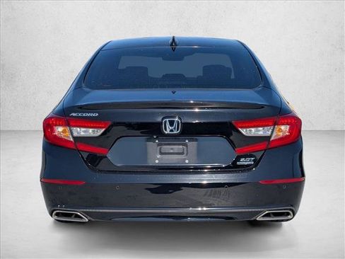 Used 2018 Honda Accord Touring image 6
