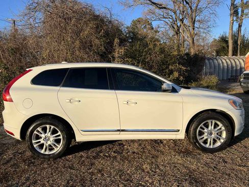 Used 2016 Volvo XC60 T5 Premier w/ Proximity Package image 12
