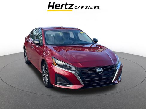 Used 2025 Nissan Altima 2.5 SV image 1