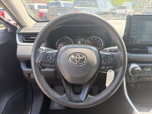 Used 2021 Toyota RAV4 LE FWD image 23