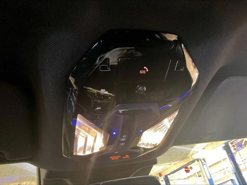 Used 2025 BMW 740i image 35