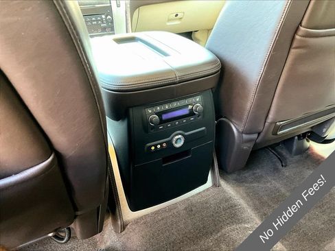 Used 2011 Cadillac Escalade Platinum AWD/4WD image 27