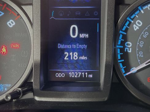 Used 2018 Toyota Tacoma TRD Off-Road w/ Technology Package AWD/4WD image 13