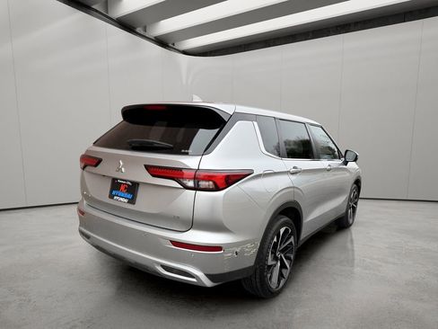 Used 2024 Mitsubishi Outlander SE AWD/4WD image 5