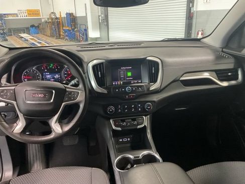Used 2024 GMC Terrain SLE AWD/4WD image 17