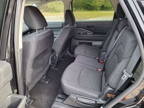 Used 2025 Nissan Pathfinder SV image 14