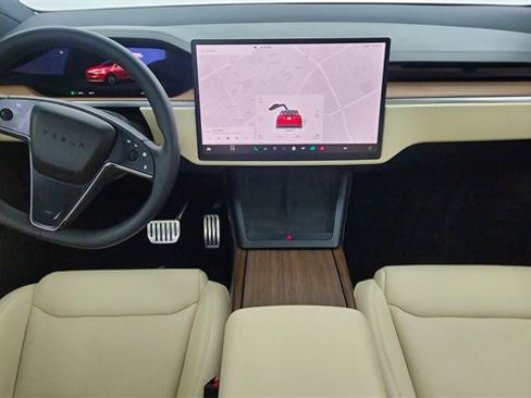 Used 2024 Tesla Model X image 19