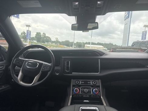 Used 2024 GMC Yukon XL Denali RWD image 12