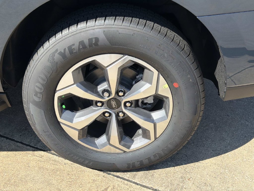 New 2027 Ford Expedition Active RWD image 3