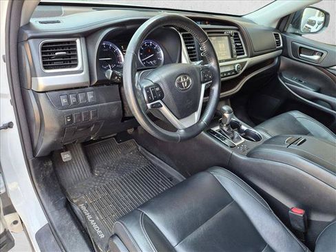 Used 2018 Toyota Highlander XLE AWD/4WD image 9