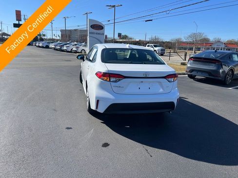 Used 2025 Toyota Corolla LE image 3