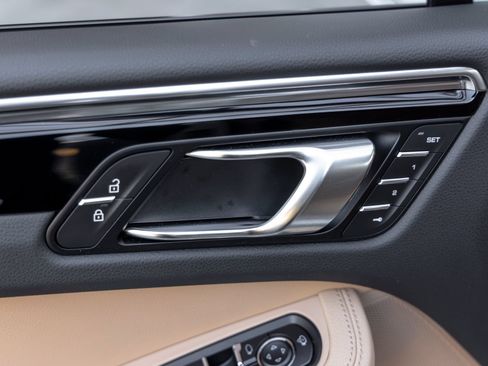 Certified 2026 Porsche Macan AWD/4WD image 22