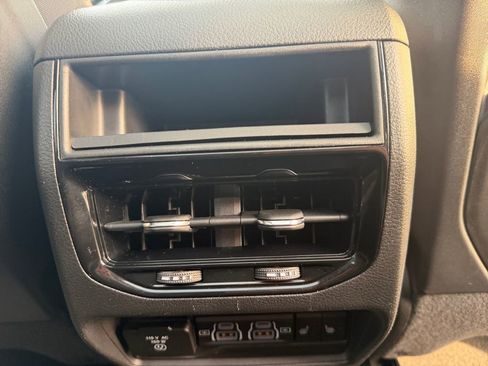 Used 2023 Jeep Grand Cherokee 4WD 4xe image 16