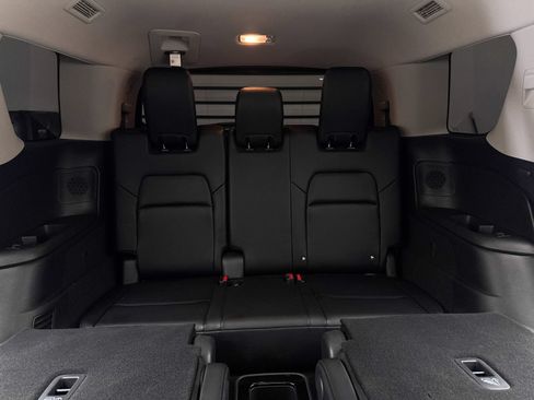 Used 2024 Nissan Pathfinder Platinum FWD image 6
